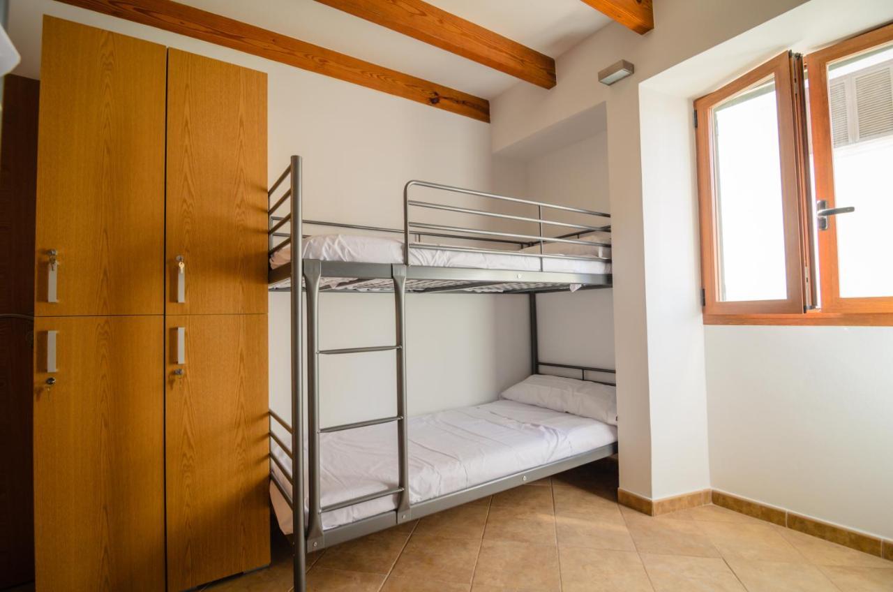 Embat - Hostel Montuiri  Buitenkant foto